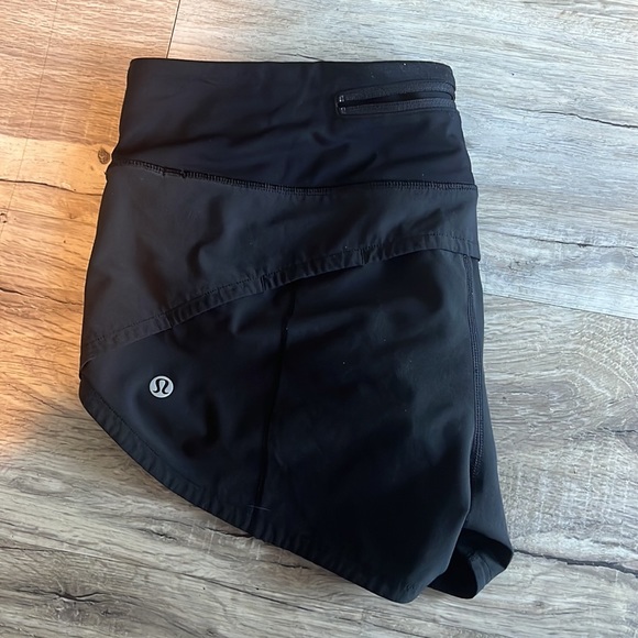Speed Up Mid Rise 2.5 inch Lululemon shorts - Picture 6 of 6